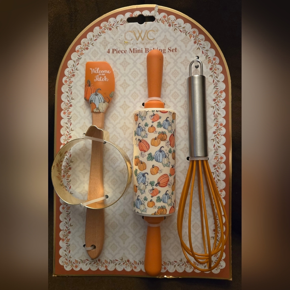 CWC Orange Pumpkin 4-Piece Mini Baking Set